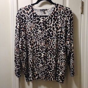 LN Cable & Gauge XL Animal Print Crew Neck Sweater.